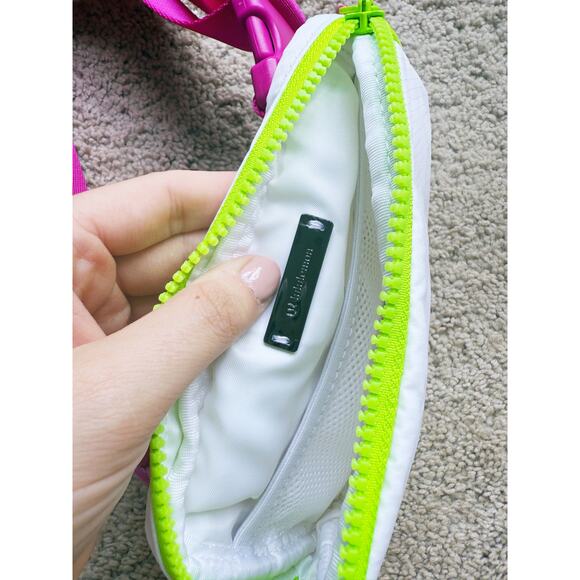 Lululemon Seawheeze 2021 Everywhere Belt Bag White Fuchsia Neon Green RARE COLOR - Picture 7 of 8